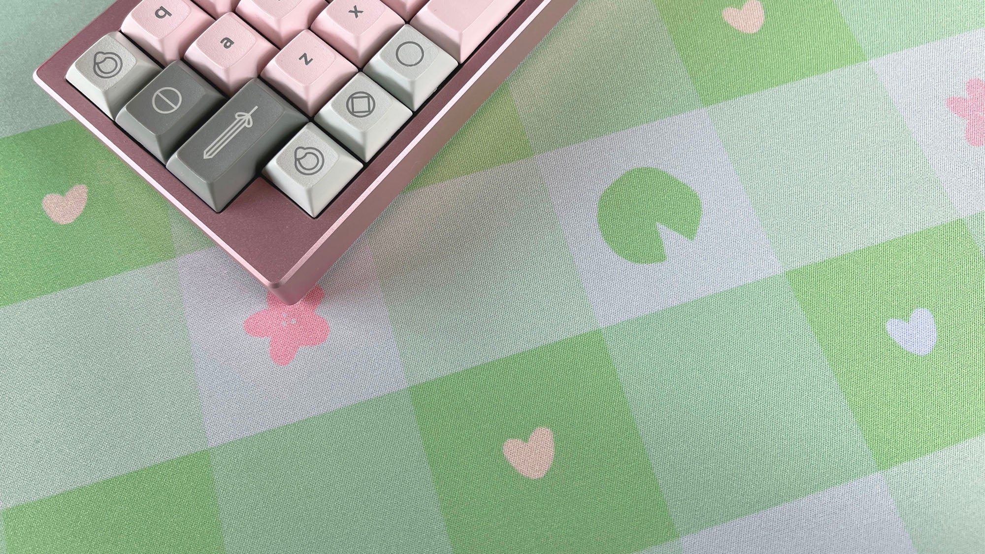 Pastel Picnic 'Lily' Deskmats by Mintlodica® ❀ Bring joy to your